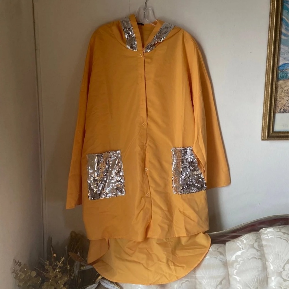 Hooded shirt